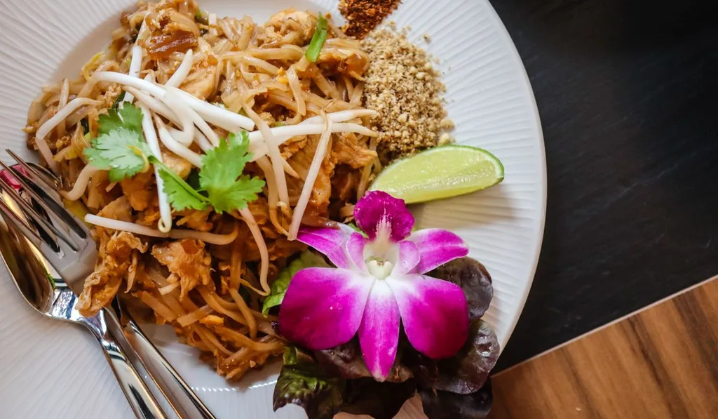 Pad thai kai