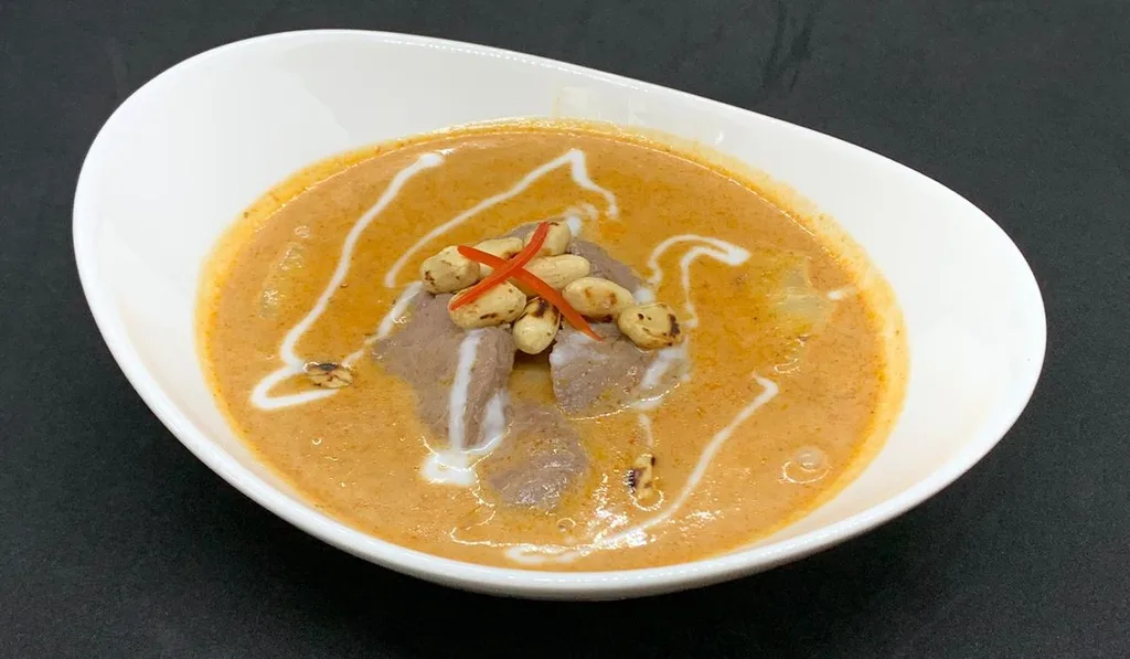 Massaman neua