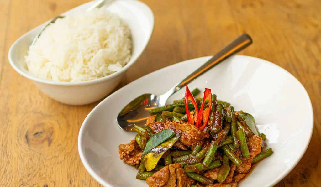 Moo pad prik keng